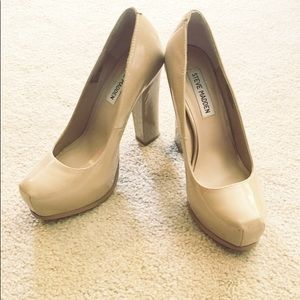 Nude Patent Pump